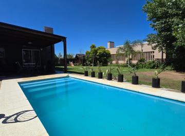 Casa de 8 ambientes, Arroyo Leyes · Hermosa Casa Funcional y Amplia