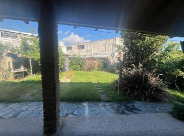Casa · 119m² · 4 Ambientes · Casa en Venta - 3 Dorm. 1 Baño - 327 m² - Grand Bourg