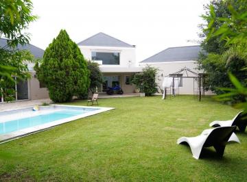 Casa · 400m² · 6 Ambientes · 2 Cocheras · Venta Casa en Country Barrancas. Urca. 3 Dorm.. Pileta