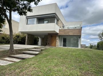 Casa · 270m² · 6 Ambientes · 4 Cocheras · Venta Casa en Escobar en Puertos del Lago, Barrio Vistas Lote 25