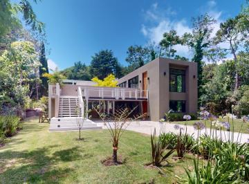 Casa · 320m² · 3 Dormitorios · Cod 845 Alquiler y Venta Usd 590.000. - Excelente!