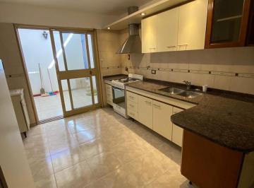 Casa · 180m² · 5 Ambientes · 2 Cocheras · Casa 3 Dor C/ Cochera, Patio y Pileta - Jardín