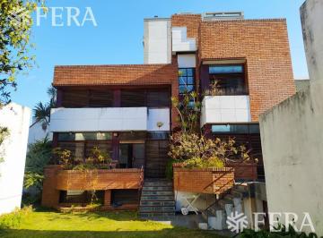 Casa · 381m² · 4 Ambientes · 3 Cocheras · Venta de Casa de 4 Ambientes con Cochera y Jardin en Wilde