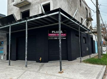Local comercial · 120m² · 1 Ambiente · Alquiler o Venta Amplio Local Comercial Libertad y Neuquen