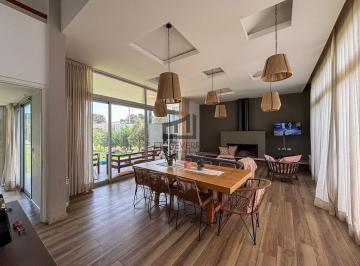 Casa · 165m² · 4 Ambientes · 2 Cocheras · Casa en Los Acantilados