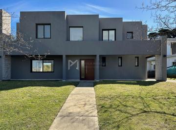 Casa · 205m² · 4 Ambientes · 3 Cocheras · Casa en Alquiler en San Matias, Escobar, G. B. a. Zona Norte