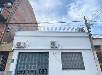 Casa · 96m² · 4 Ambientes · 1 Cochera · Venta Casa Al Frente Garage 2 Dorm. Barrio Agote