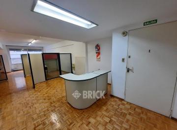 Oficina comercial · 117m² · 7 Ambientes · Oficina en Pasaje Carabelas Al 200 - Frente 117 m² Impecable Todo Sol 2 Baños