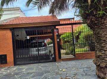 Casa de 5 ambientes, Lomas de Zamora · Casa de 397 m² con 3 Dorm. en Venta en Banfield