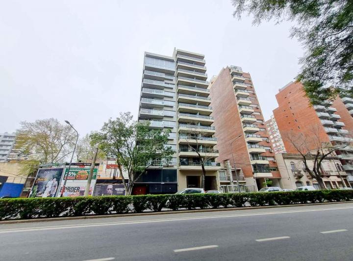 Desarrollo vertical · Av Pellegrini 2680: 1 y 3 Dorm.