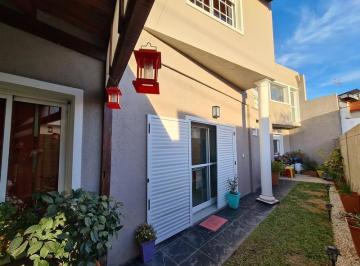 Casa · 160m² · 6 Ambientes · 1 Cochera · B° Sur Alta Gracia - 3 Dorm. - Impecable
