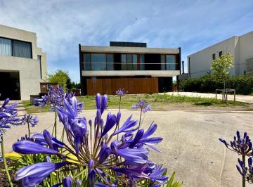 Casa · 252m² · 7 Ambientes · 2 Cocheras · Casa en Venta en El Barrio Laguna Grand, Villanueva, Tigre