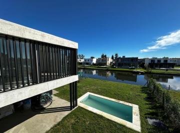 Casa · 230m² · 3 Dormitorios · 1 Cochera · Casa en Venta a La Laguna en El Barrio Laguna Grande, Villanueva, Tigre