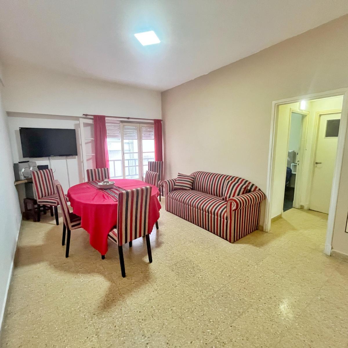 Vendemos departamento de 3 amb con dependencia en pleno centro