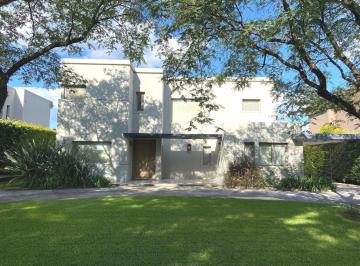 Casa · 253m² · 6 Ambientes · 2 Cocheras · Casa en San Isidro Labrador