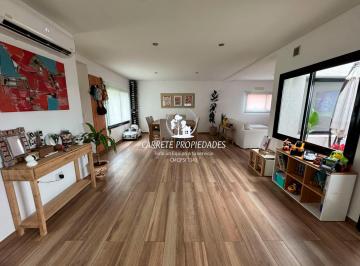 Casa de 4 ambientes, Pilar · Casa en Venta 4 Amb. Playroom y Pileta. Sta. Elena. Pilar del Este.