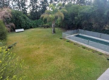 Casa · 131m² · 5 Ambientes · 1 Cochera · Apto Credito. Lote Interno.