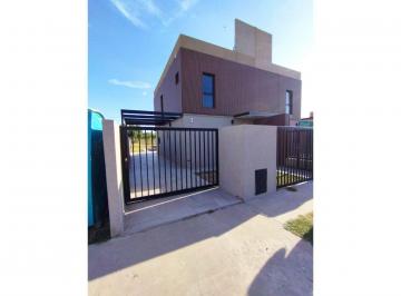 Casa · 110m² · 3 Ambientes · 1 Cochera · Venta Duplex 2 Dorm. y Pileta en Funes Norte