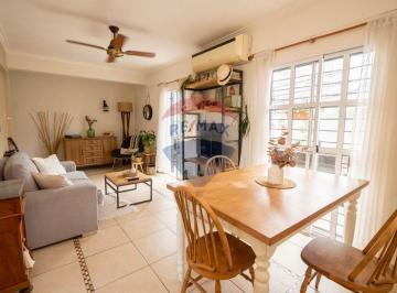 Casa · 101m² · 5 Ambientes · 1 Cochera · Planta Alta en Venta de 3 Dorm. y 2 Baños