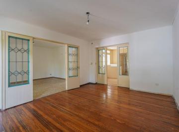 Casa · 330m² · 6 Ambientes · 1 Cochera · Caballito Alquiler Casa Al Frente C/cochera