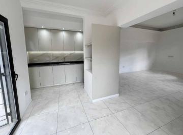 Casa · 80m² · 3 Ambientes · Casa 3 Amb Reciclada con Terraza y Quincho - Permuta