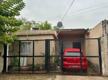 Casa · 31m² · 2 Ambientes · 1 Cochera · Casa 2 Amb. Cochera Jardin Ituzaingo