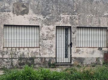 Casa · 82m² · 2 Ambientes · Se Vende Propiedad a Refaccionar en Santa Fe