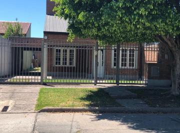 Casa · 92m² · 6 Ambientes · 2 Cocheras · Venta Casa en Santa Fe, Belgrano 7700