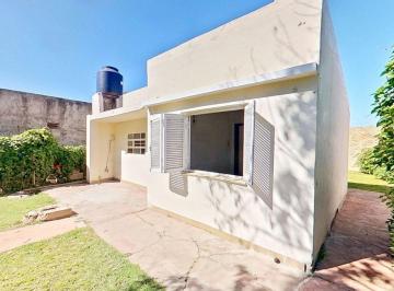 Casa · 36m² · 3 Ambientes · Venta Casa 3 Ambientes Amplio Lote. Fcio Varela