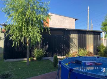 Casa · 220m² · 4 Ambientes · 1 Cochera · Casa en Venta - 2 Dorm. 1 Baño - 450 m² - Merlo Oeste