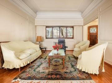 Casa · 261m² · 4 Ambientes · 1 Cochera · Venta Casa 3 Dorm. Estilo Francés con Patio Terraza y Garage Almagro