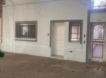 Casa de 3 ambientes, Rosario · Alquiler Casa a 50 m del Mercado del Patio