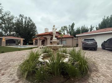 Casa · 1280m² · 26 Dormitorios · 15 Cocheras · Oportunidad de Inversión en Vivienda y Turismo con 11 Cabañas y Cartera de Cliente de Mas de 15 Años