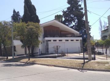 Casa · 259m² · 4 Ambientes · 2 Cocheras · ¡Venta! Casa en Cerro de Las Rosas - ¡Con Escritura!