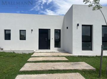 Casa · 130m² · 4 Ambientes · Casa a Estrenar Equipada C/pileta San Ramiro, Pilar del Este - Mallmann Propiedades