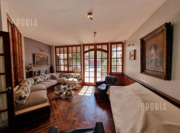 Casa · 274m² · 10 Ambientes · 1 Cochera · Casa en Güemes! Optima Ubicacion Para Desarrollo/ Estudio Juridico