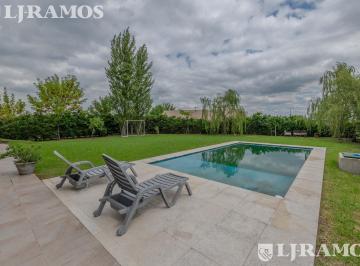Casa · 168m² · 5 Ambientes · 2 Cocheras · Casa en Area 1 San Sebastián Oportunidad Mb