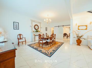 Casa · 202m² · 4 Ambientes · 1 Cochera · Venta - Casa - Retasada - Stella Maris - Tres Habitaciones - Chalet - Cochera