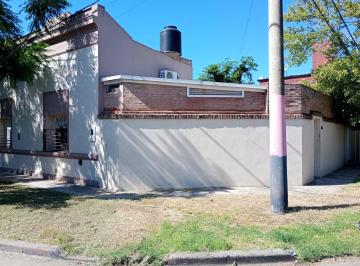 Casa · 70m² · 2 Dormitorios · 1 Cochera · Venta - Casa - 2 Dorm. - Belgrano - Rosario