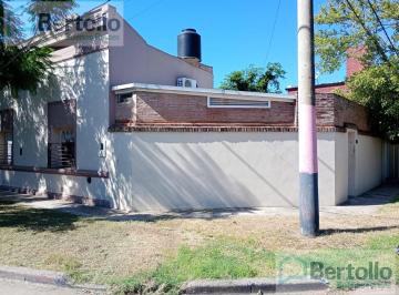 Casa · 70m² · 2 Dormitorios · 1 Cochera · Venta - Derqui 6096 - Casa - 2 Dorm. - Belgrano - Rosario