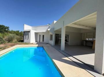 Casa · 237m² · 5 Ambientes · 2 Cocheras · Casa en Venta - 5 Amb en Harás Santa María, Barrio Eucalipto