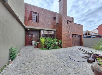 Casa · 292m² · 4 Ambientes · 4 Cocheras · Casa en Alquiler en Campana - Zona Residencial