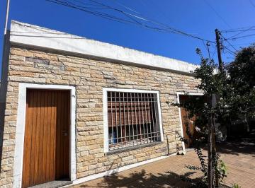 Casa · 147m² · 2 Dormitorios · 1 Cochera · Casa en Venta Mercedes Buenos Aires