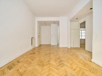 Departamento · 74m² · 3 Ambientes · Venta Departamento 3 Ambientes con Patio en Recoleta