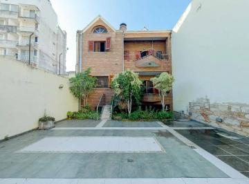 Casa · 458m² · 7 Ambientes · 2 Cocheras · Casa 3 Dorm. en Venta con Pileta Rosario