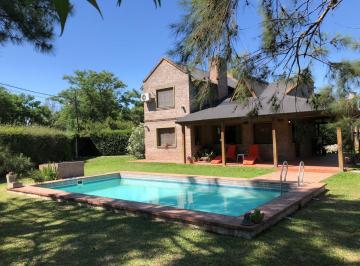 Casa · 140m² · 6 Ambientes · 2 Cocheras · Casa en Alquiler Permanente en Funes Guiraldes 2630