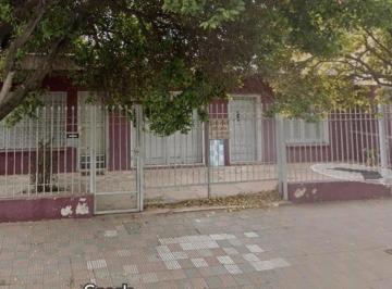 Casa · 200m² · 5 Ambientes · 1 Cochera · Casa en Venta con Departamento Independiente Centro America