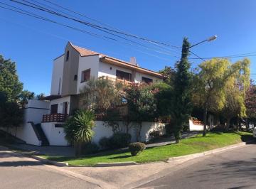 Casa · 560m² · 4 Dormitorios · 2 Cocheras · Santiago del Estero 1050 - Neuquén Capital