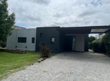 Casa de 5 ambientes, Berazategui · Fincas de Iraola 2 - Casa en Una Planta C/3 Dorm + Pileta