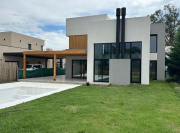 Casa · 235m² · 4 Ambientes · Casa Chalet en Venta en Lagoon Pilar, Pilar, G. B. a. Zona No